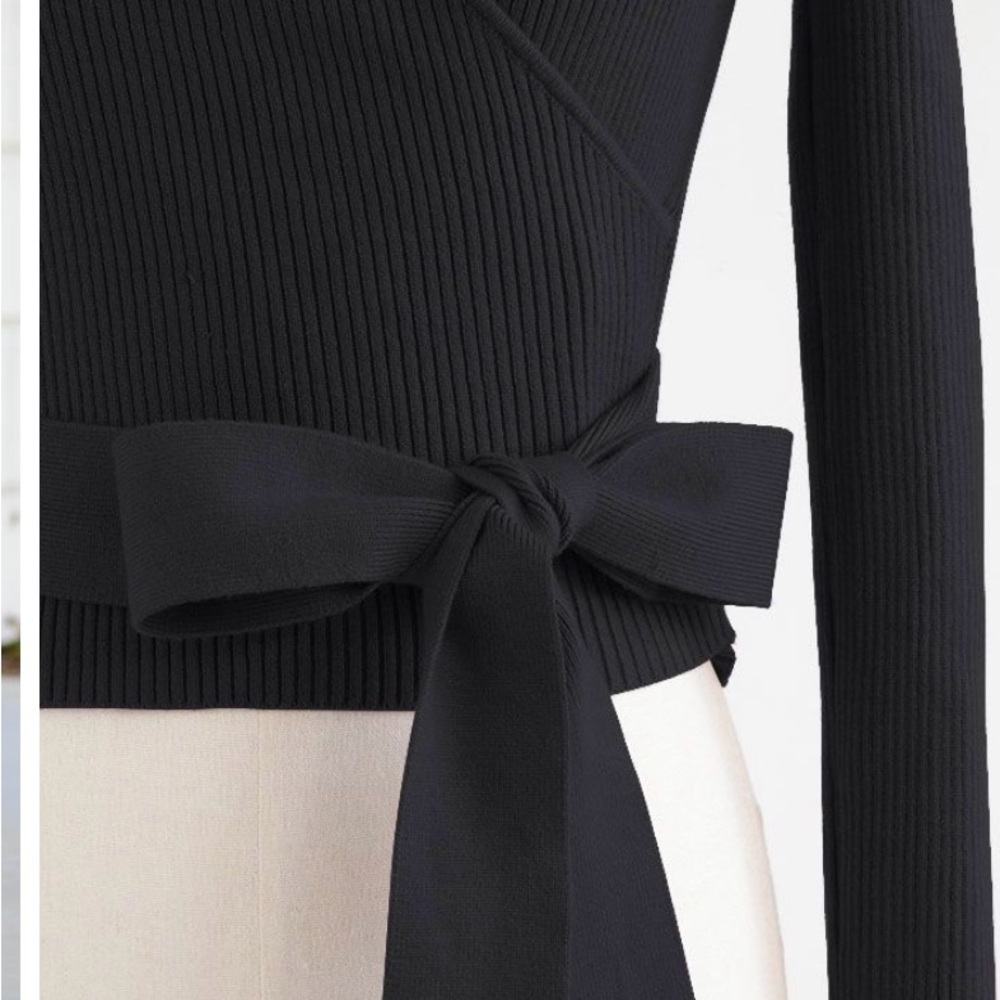 V-NECK TIE-WAIST WRAP KNIT TOP